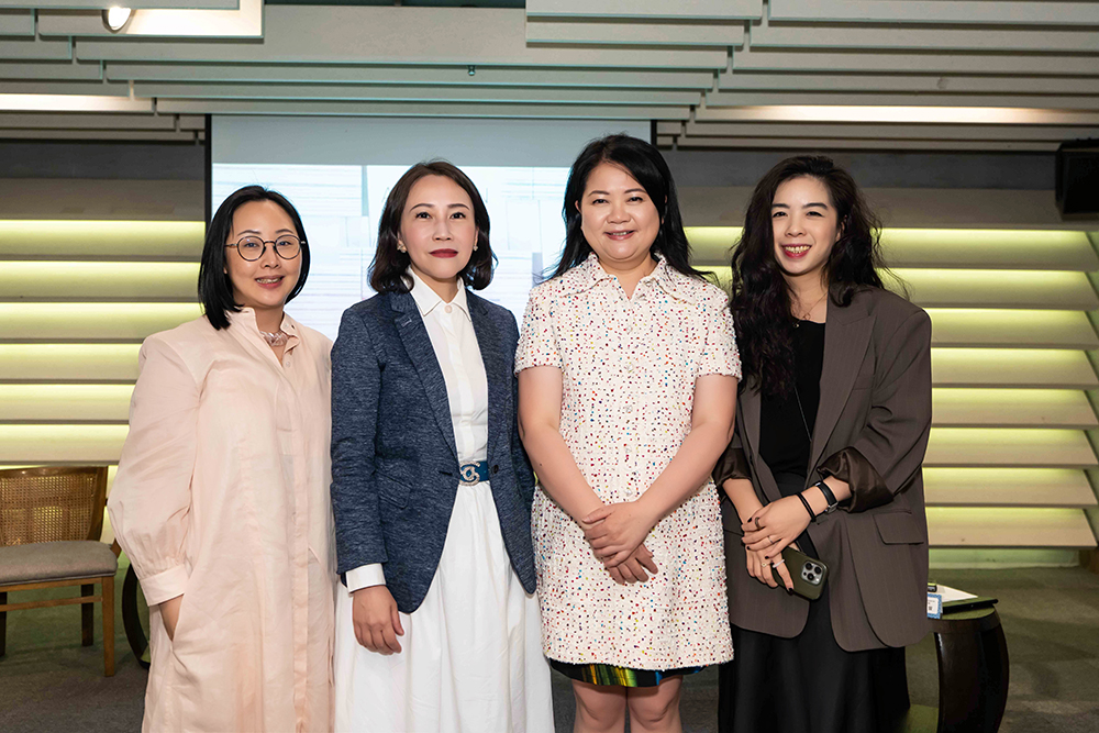 講座現場 - 超越市場：藝術走進生活，價值如何理解？（左起樸湘創辦人Sophie Wang、Hskin藝術沙龍執行總監呂佳真、畫廊協會理事長陳菁螢、畫廊協會藝術總監姚妤萱）